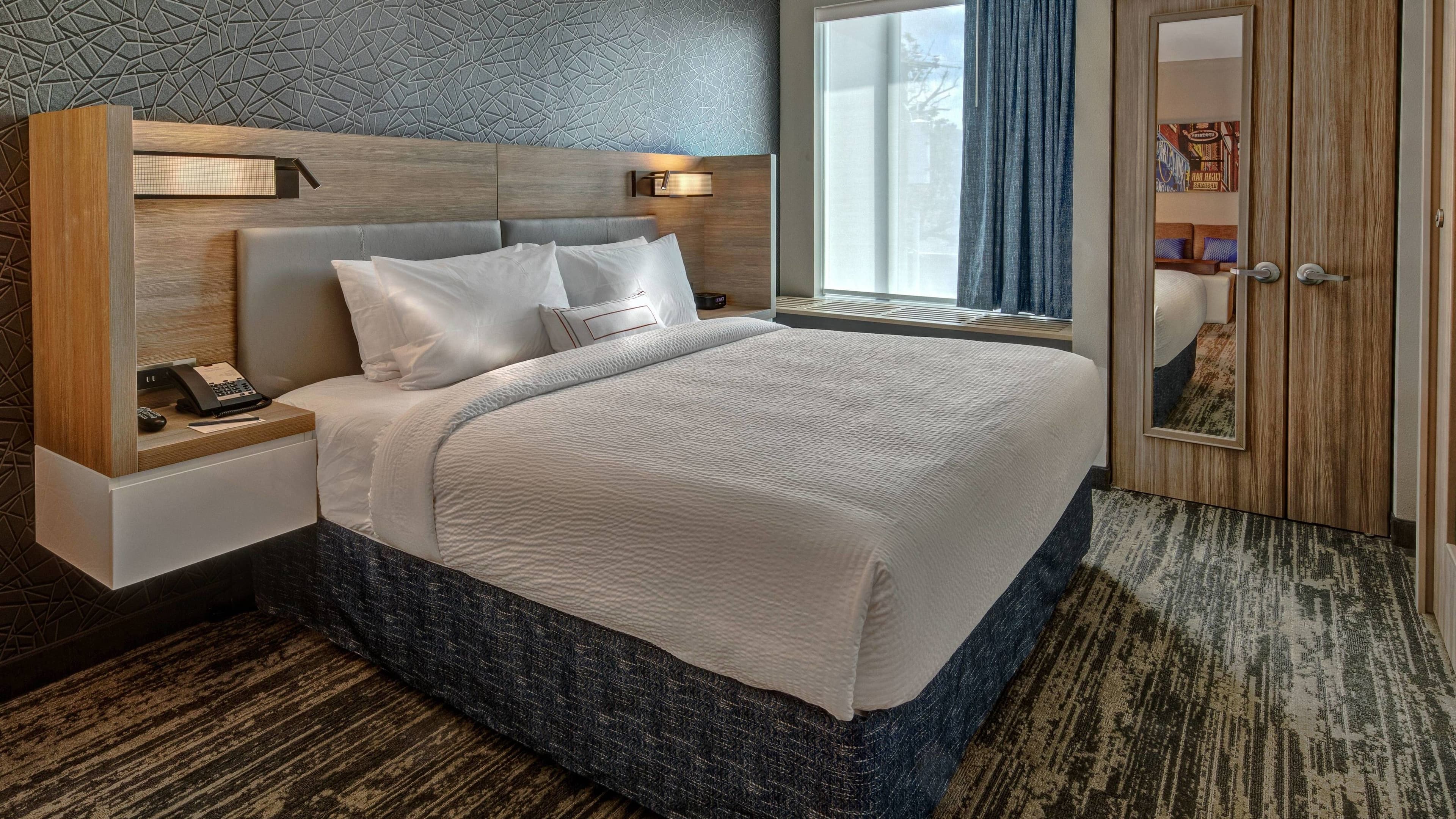 Suite - Image 1