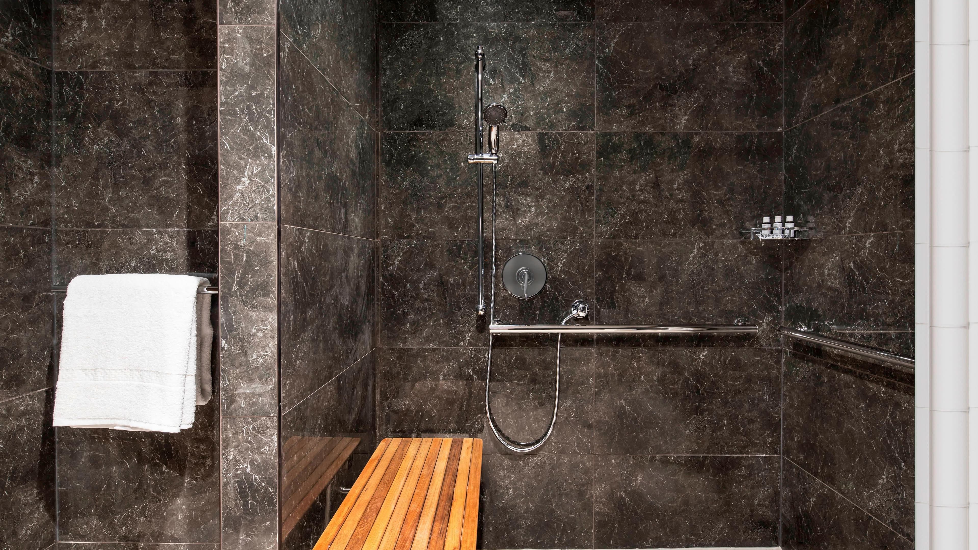King Guest Room - Image 4