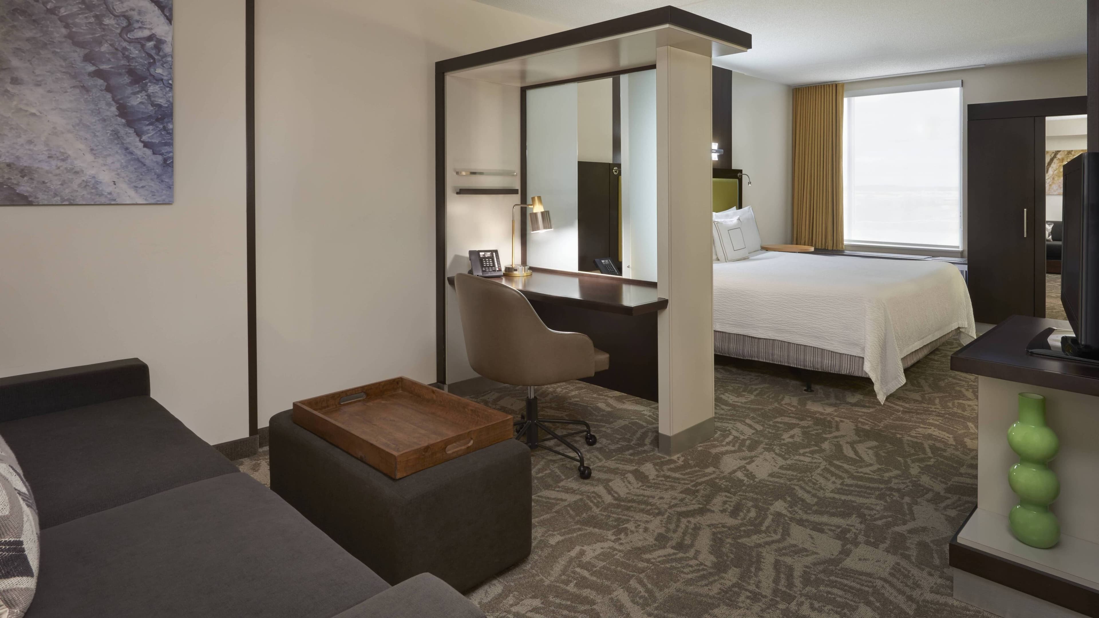 Suite - Image 1