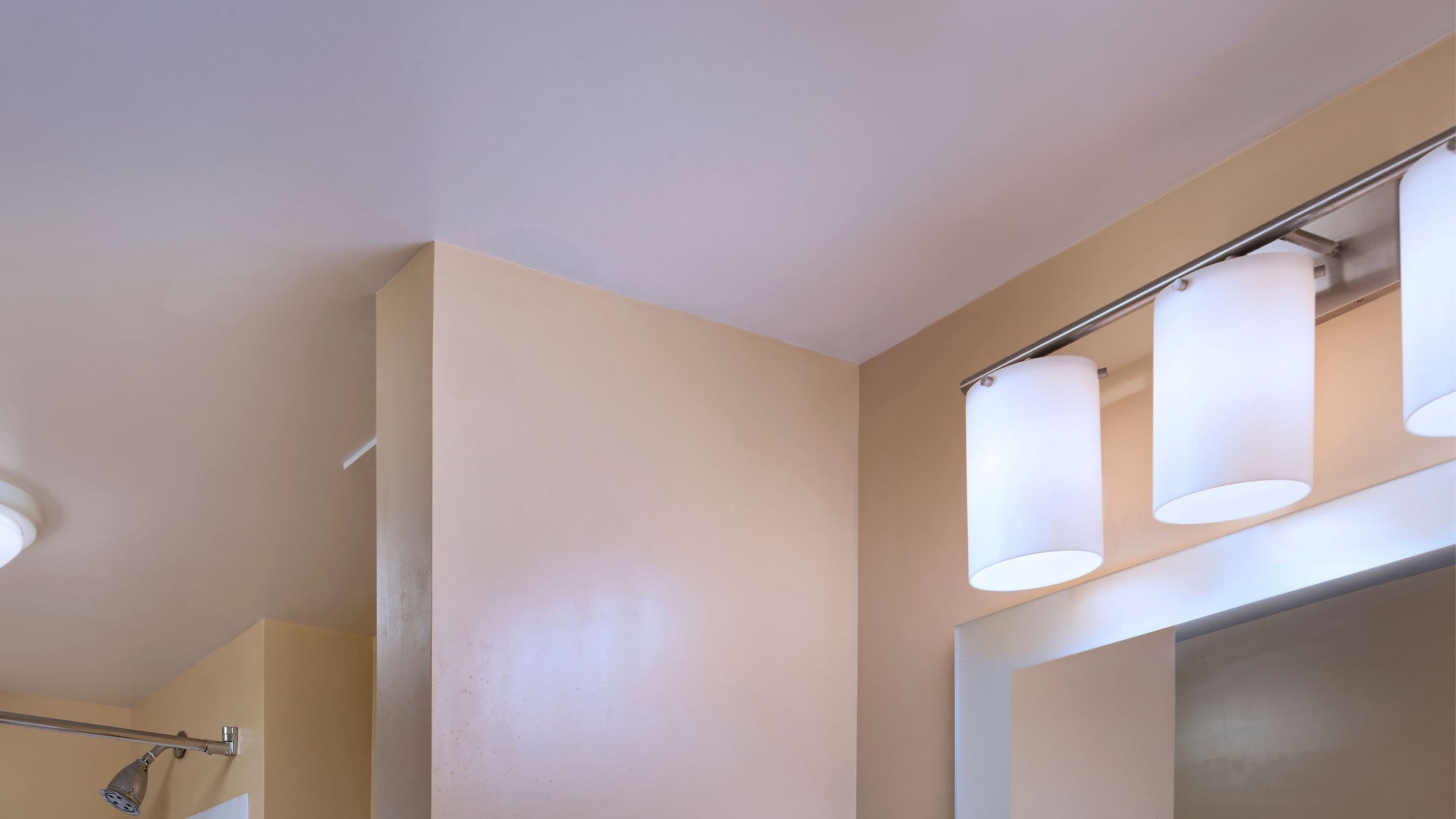 Studio King Suite - Image 9