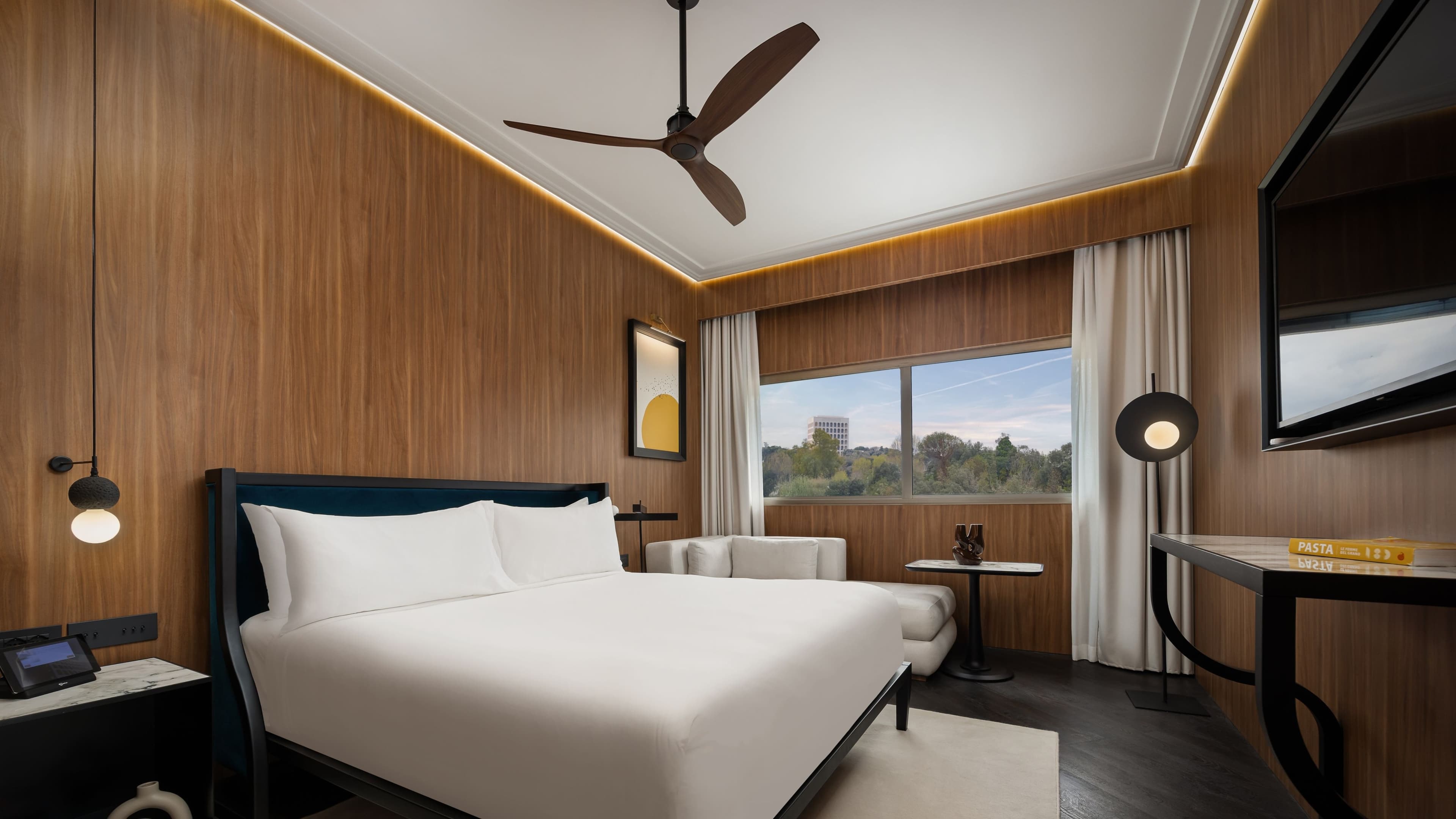 ARC Classic King Room - Image 3