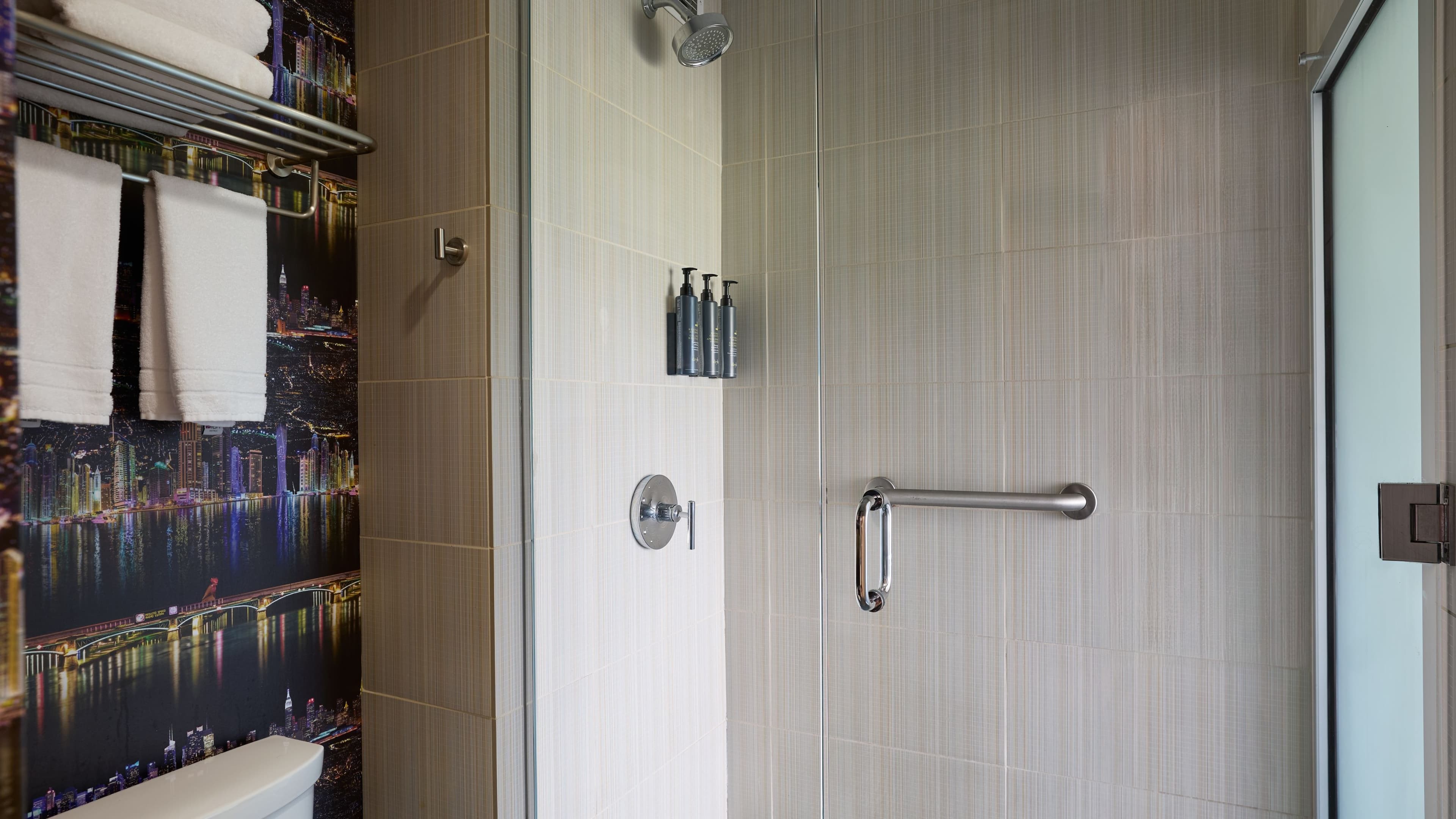 Aloft Room - Image 11