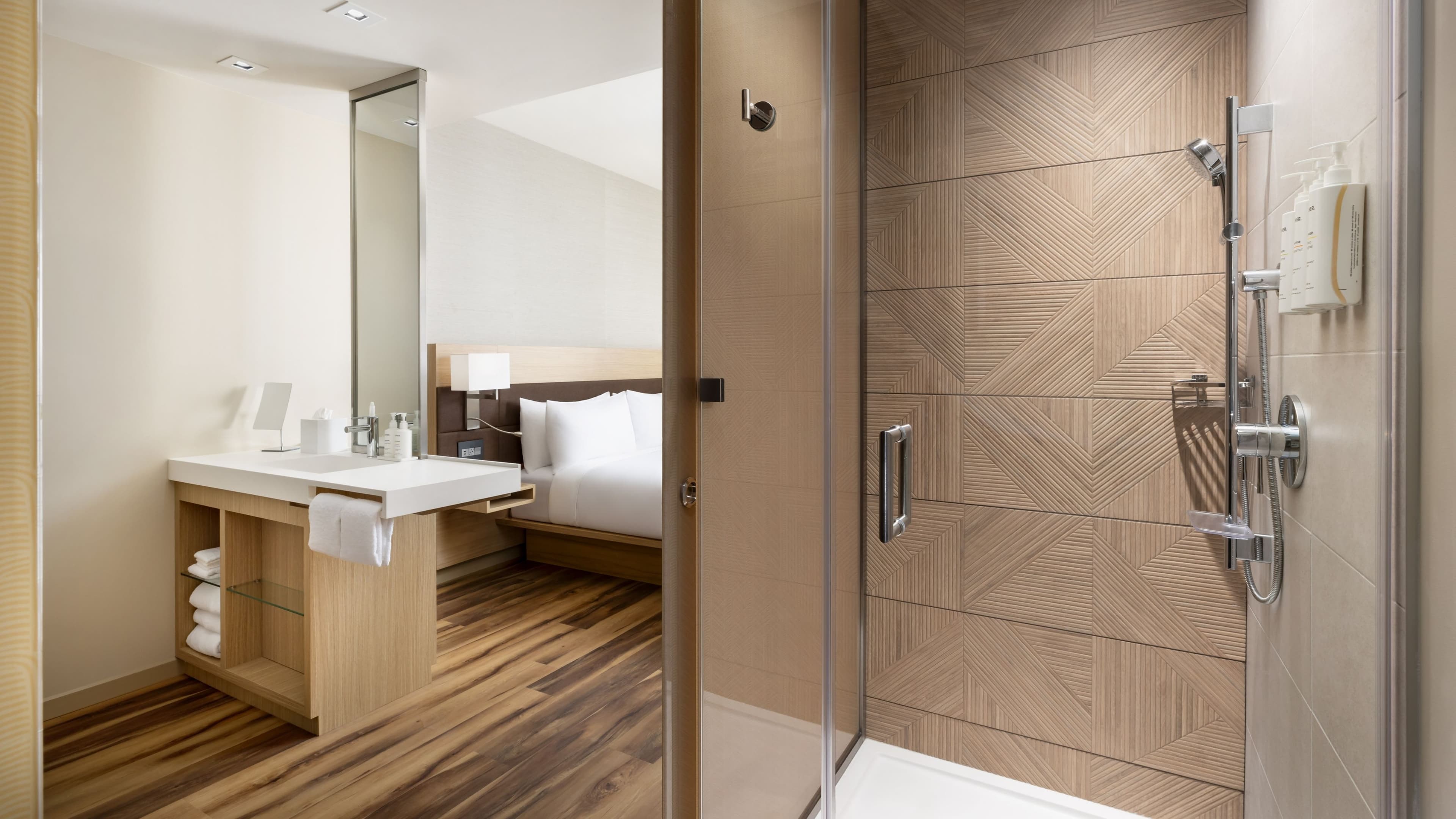 King Guestroom - Image 6