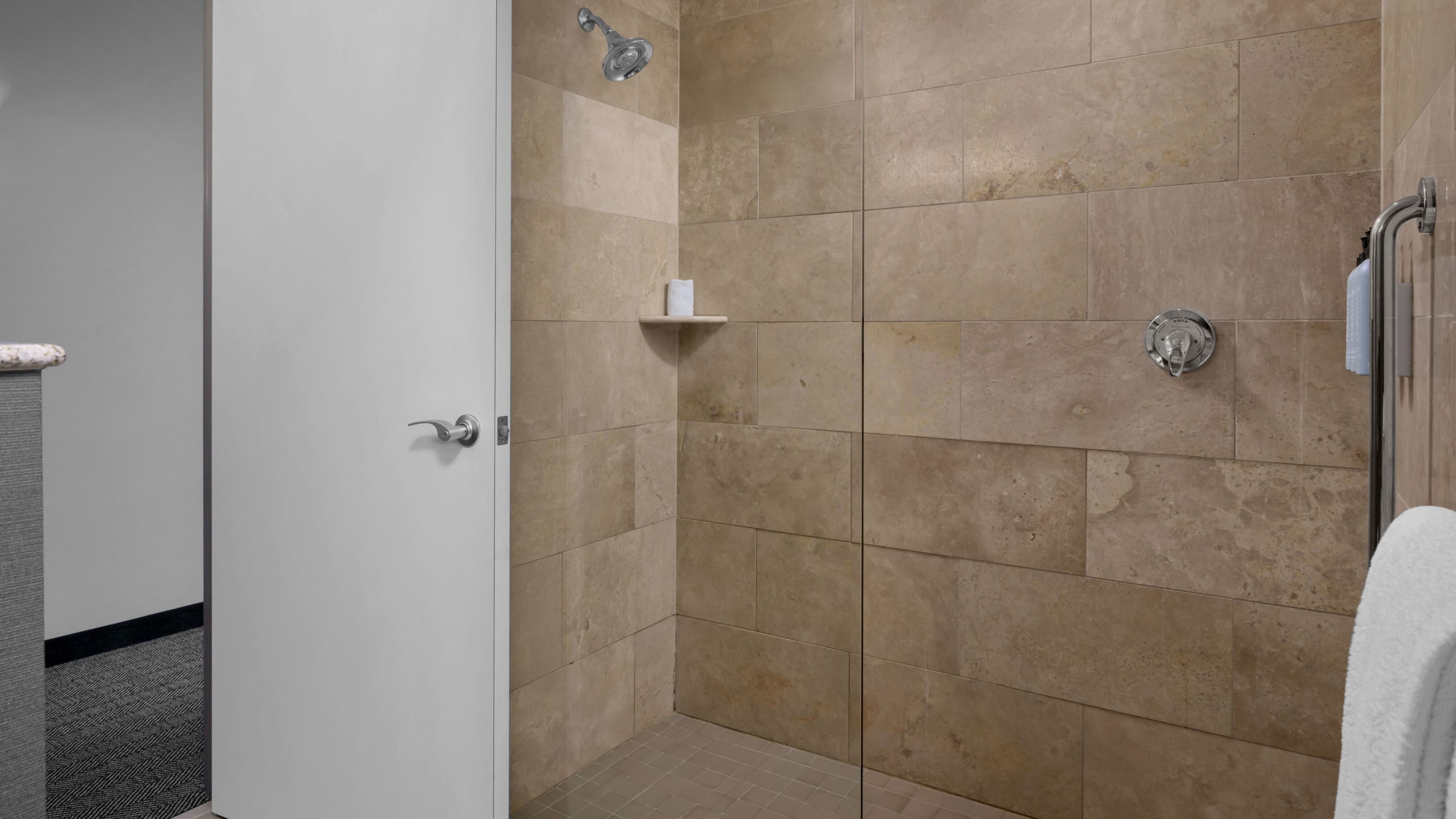 King Guest Room - Image 7