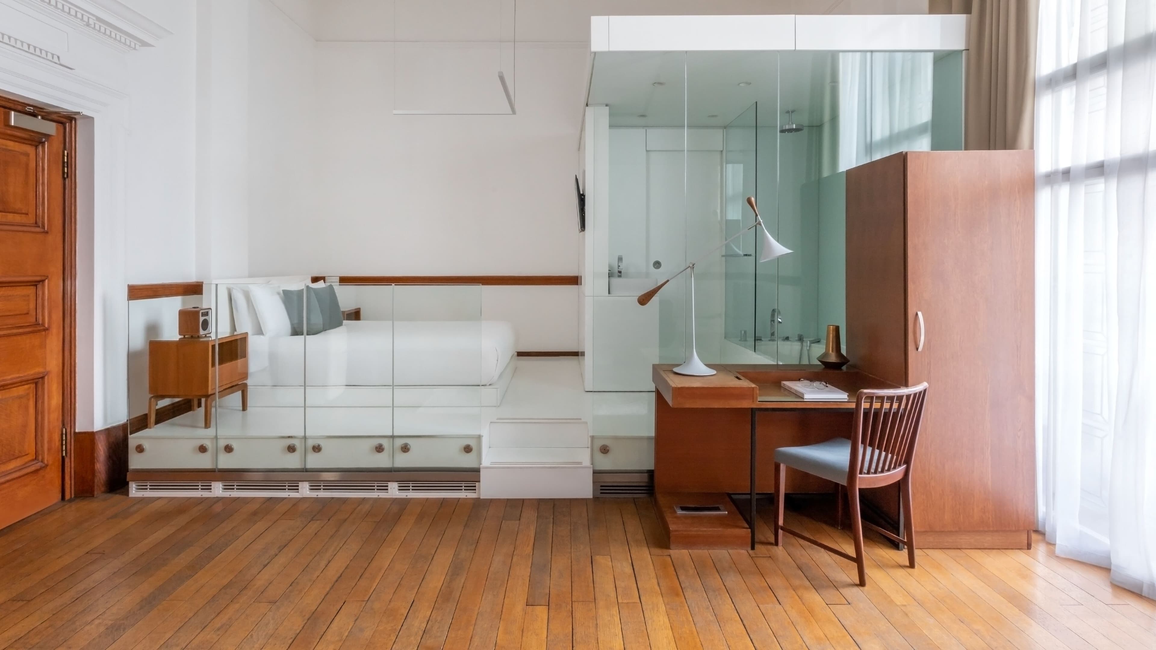 Deluxe Double Room - Image 4