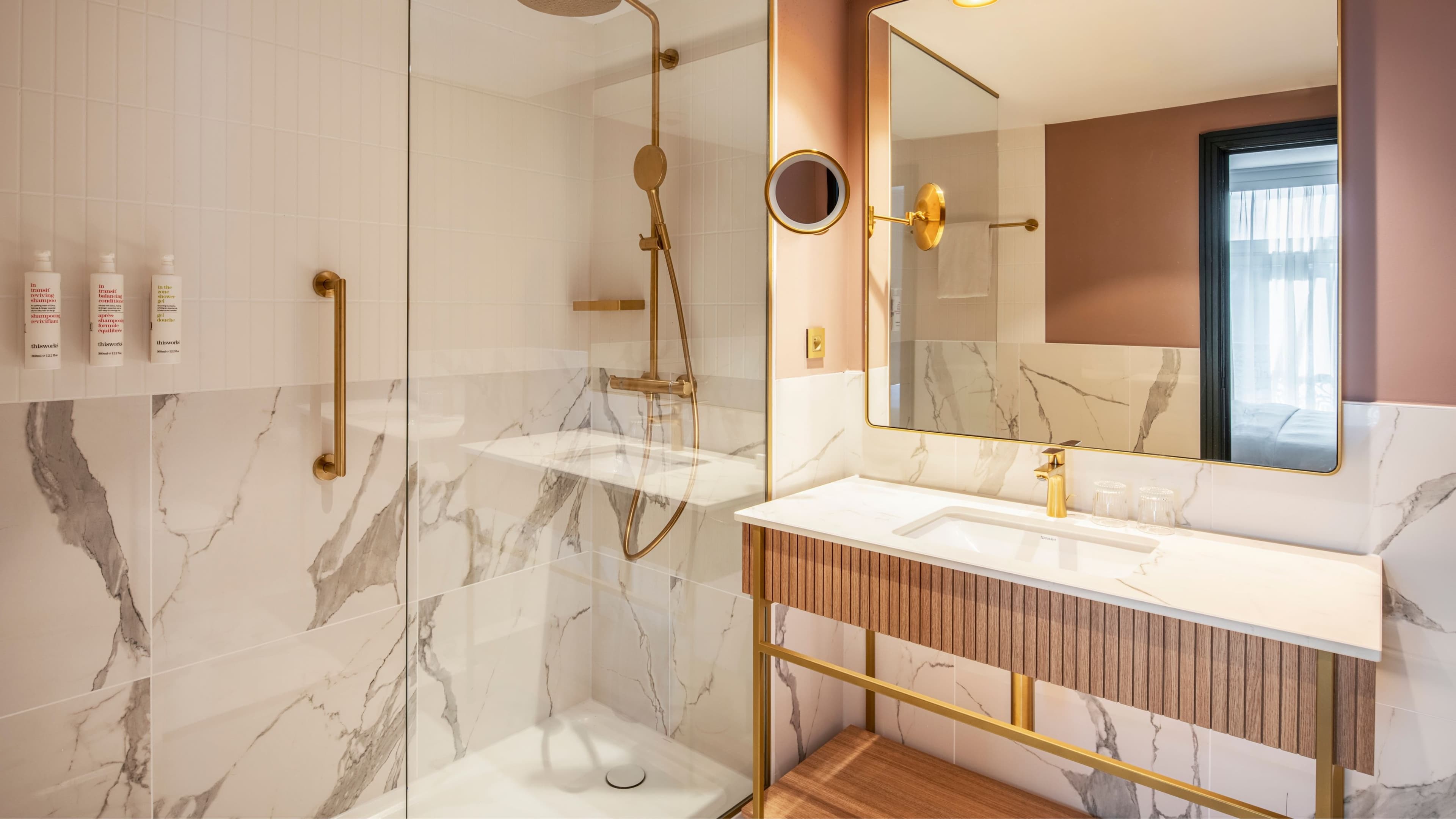 Deluxe Guest room - Image 4