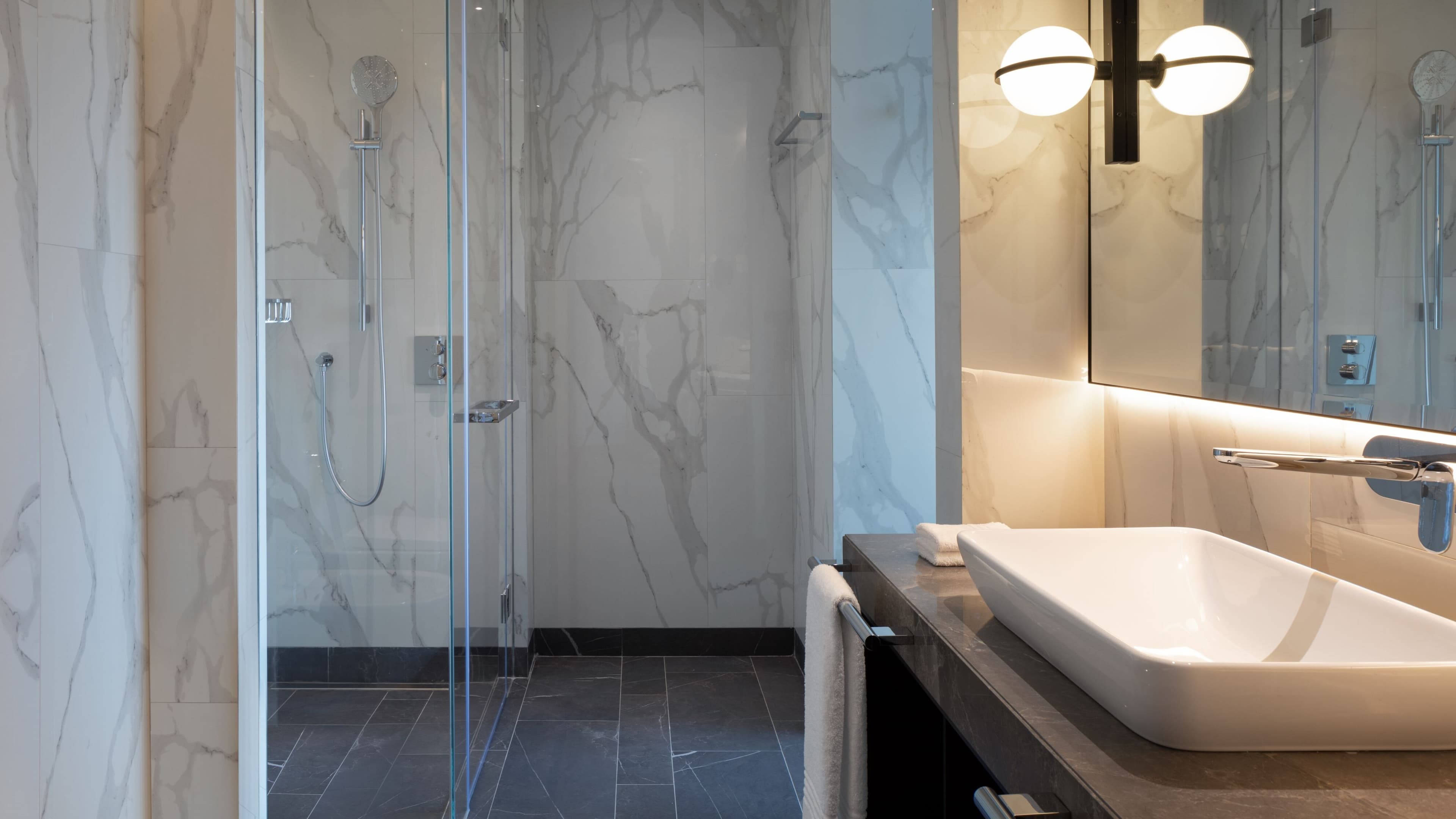 Deluxe Guest room - Image 4