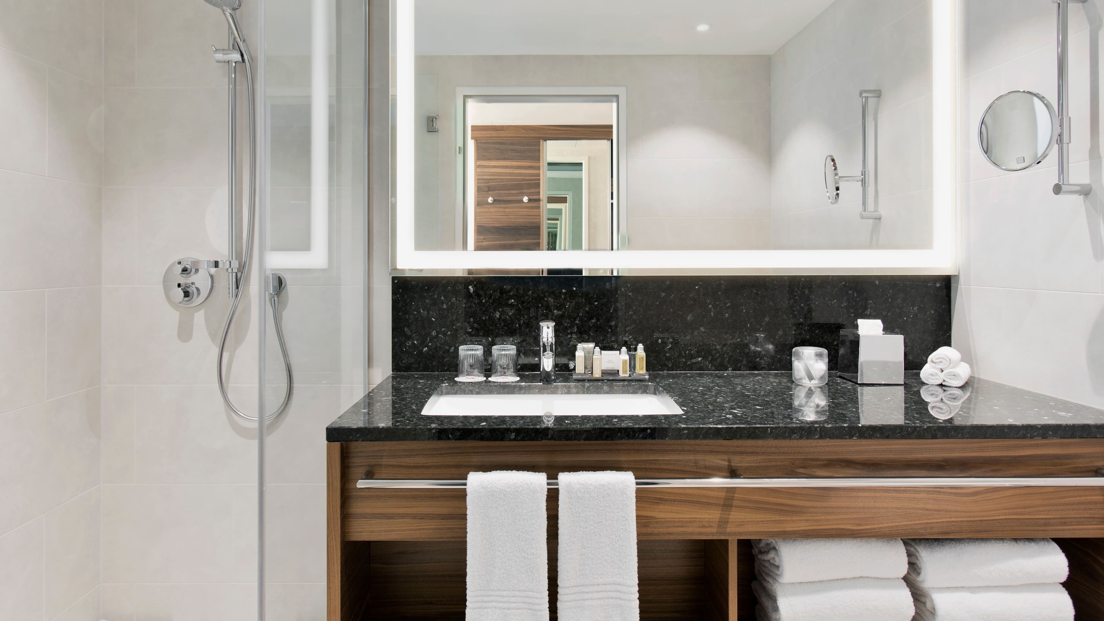 Deluxe Room - Image 4