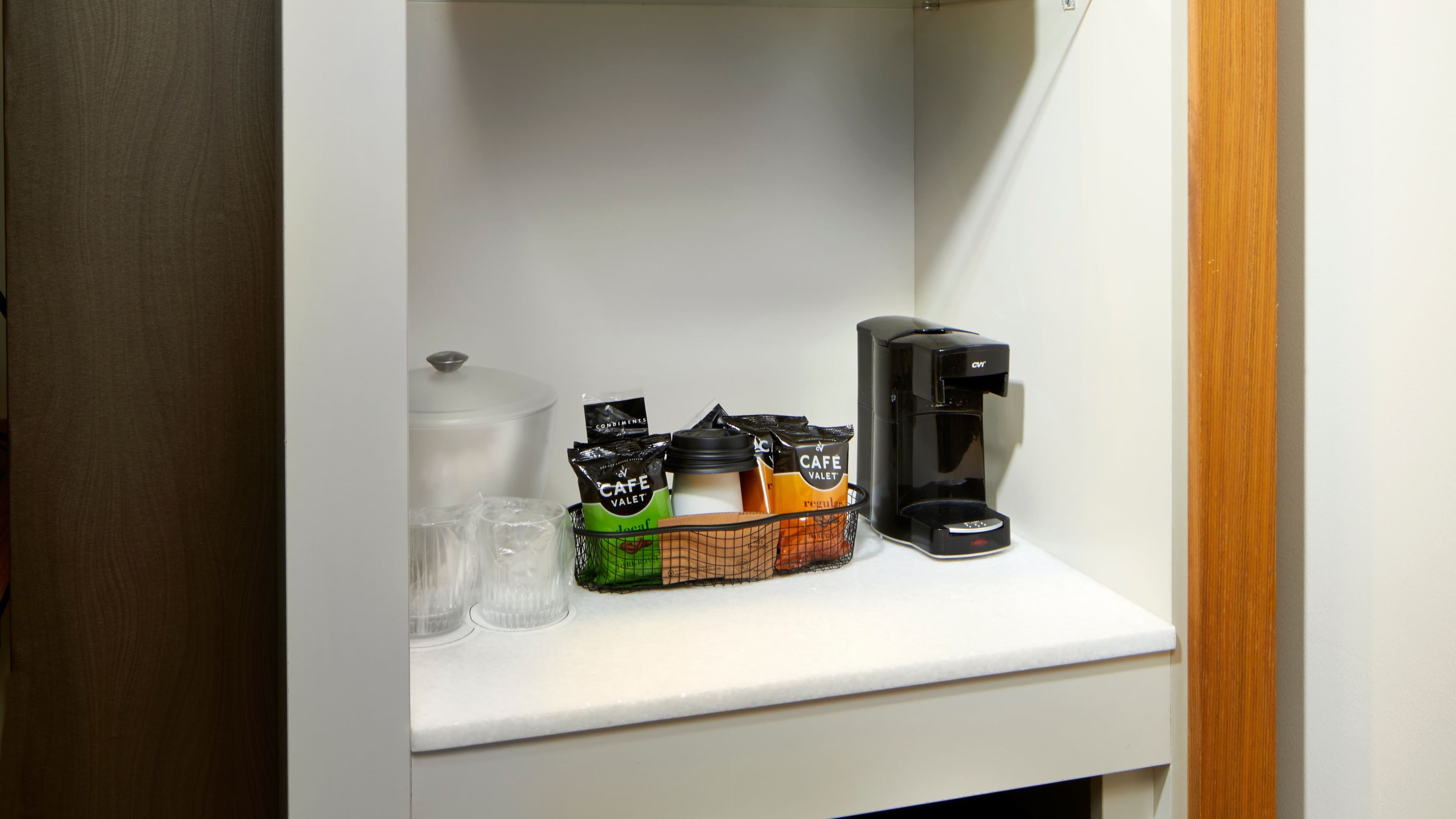 Studio - Image 7