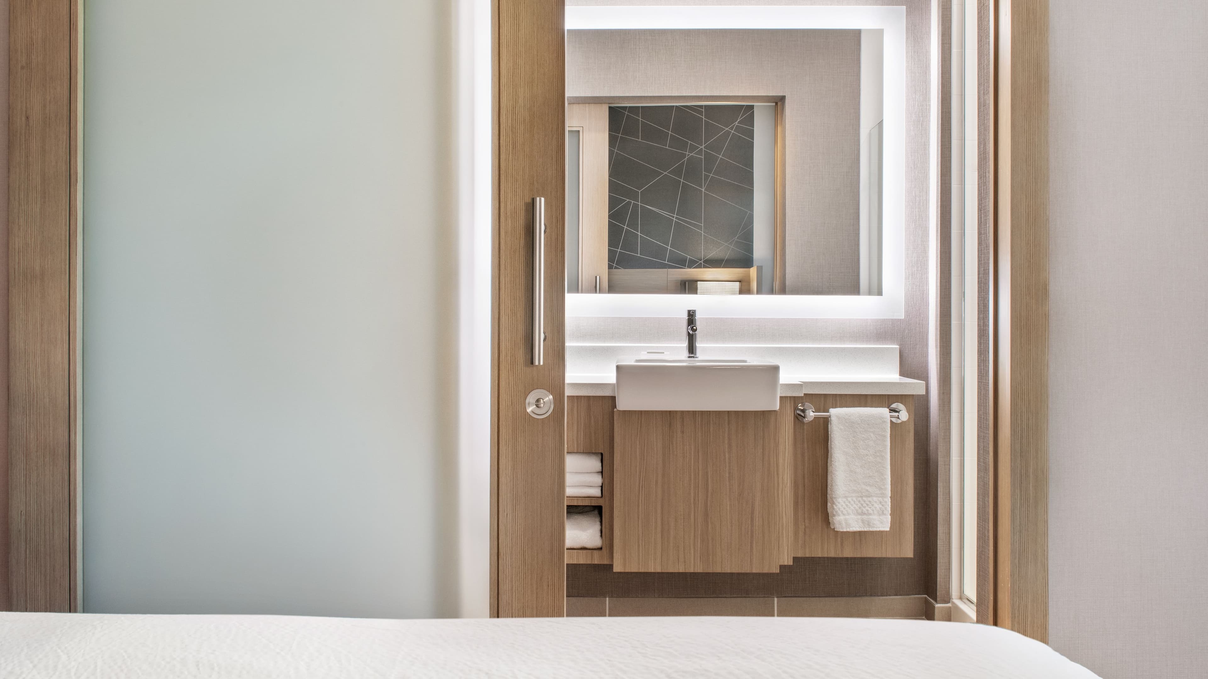 Suite - Image 7