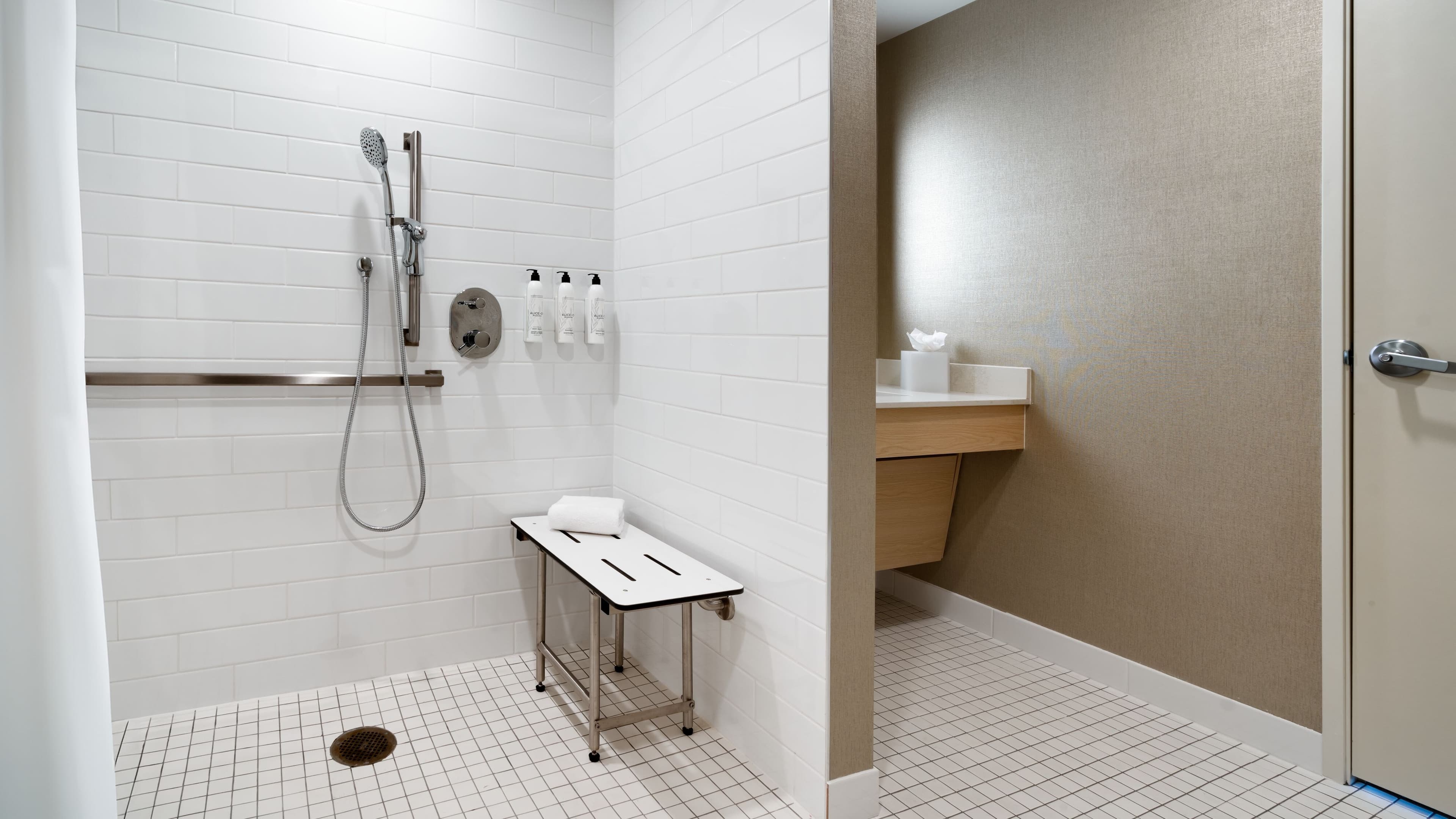 1 Bedroom Suite - Image 3